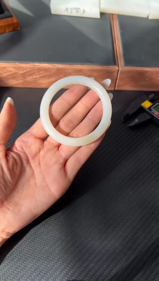 未镶嵌手镯和田玉且末金山微色差55M