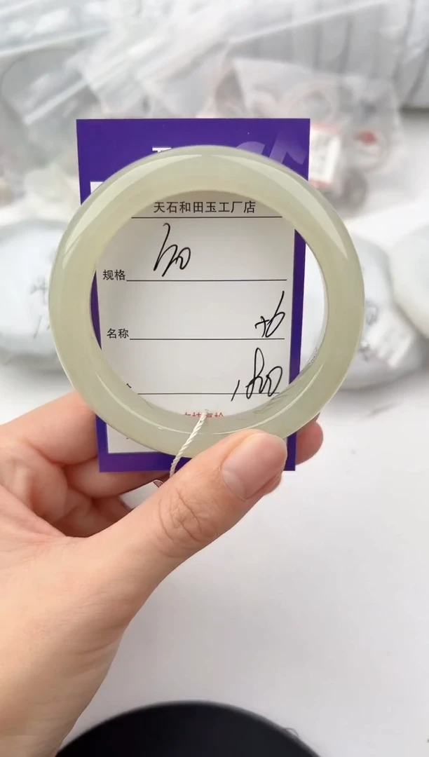 未镶嵌手镯和田玉30颜色微差无瑕疵