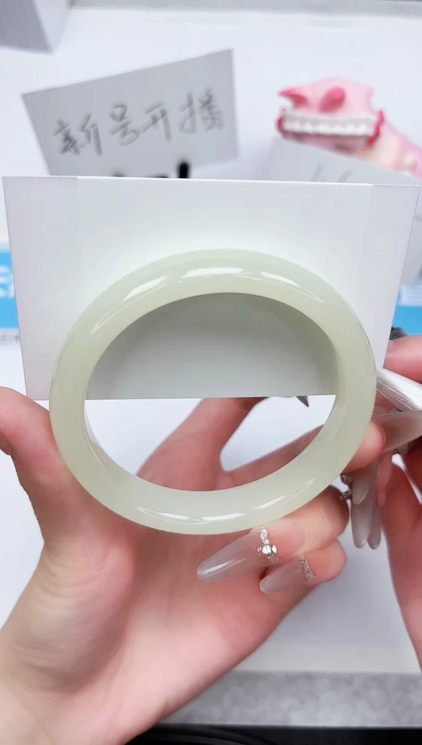 石英质玉手镯未镶嵌163-64