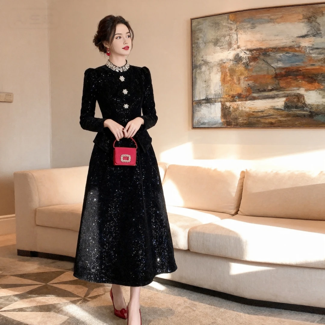 2025秋装新款女名媛气质镶钻圆领单排扣收腰显高黑色连衣裙