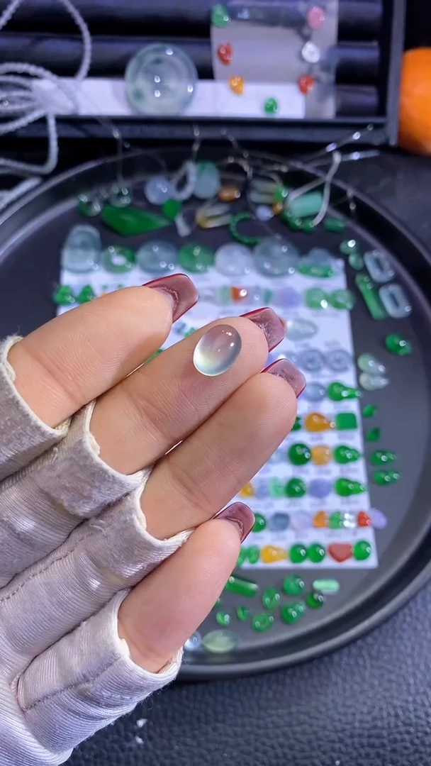 未镶嵌挂件翡翠蛋面