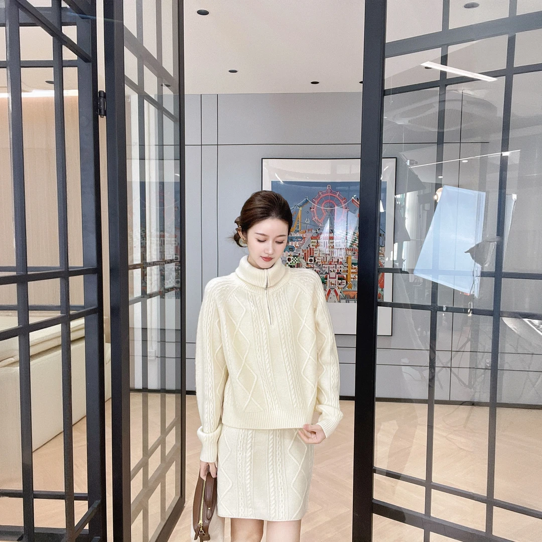 ZLeays林小允-暖雾与诗-翻领菱格绞花套装XMXY587