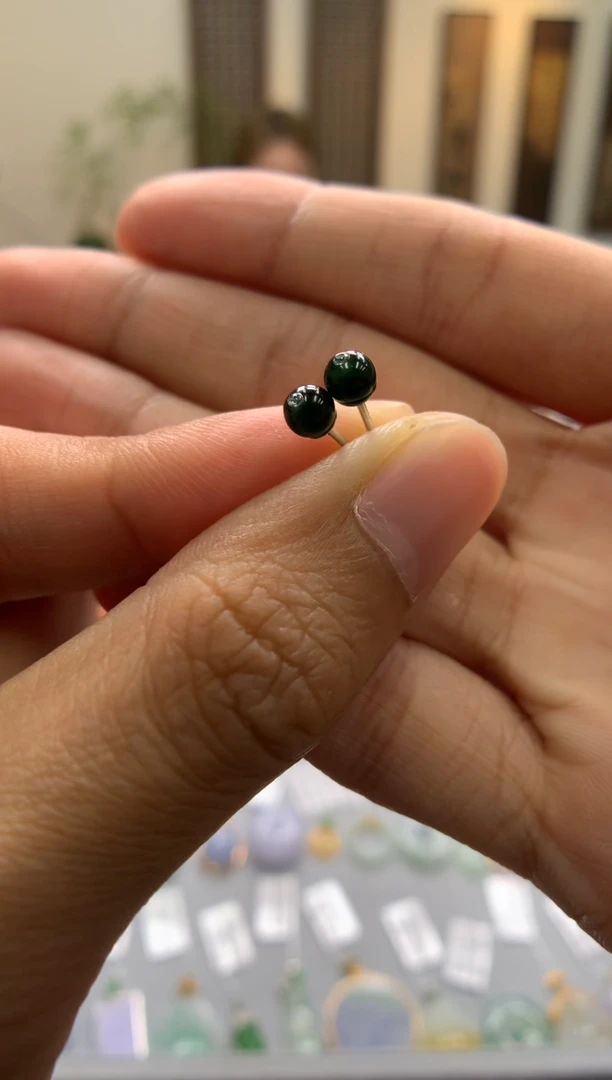 颈饰银S925镶嵌翡翠耳钉 多样性发其一