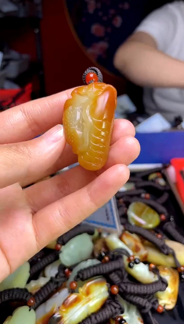 和田玉未镶嵌颈饰1