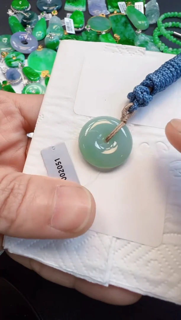 【闪购商品】翡翠吊坠(不含链)18K金镶嵌200