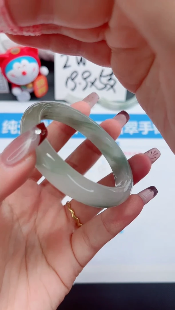 【闪购商品】石英质玉手镯未镶嵌84