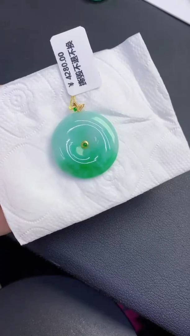 颈饰18K金镶嵌翡翠缅甸天然翡翠a货