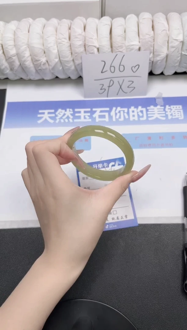 未镶嵌手镯石英质玉54-58.2