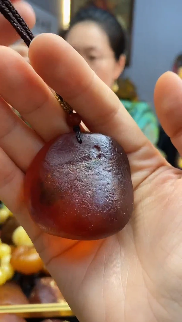 未镶嵌颈饰琥珀吊坠