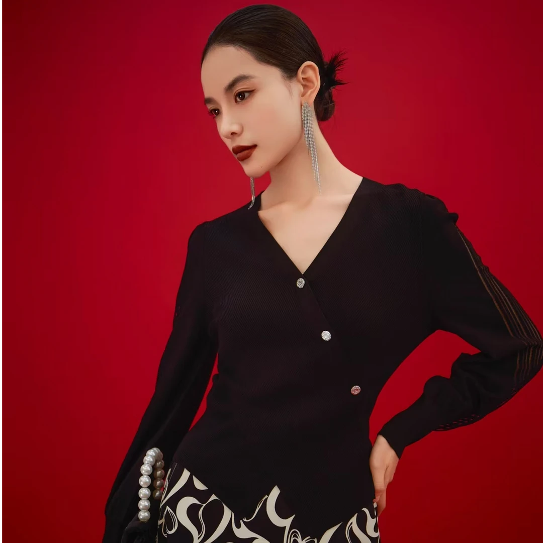 春款修身套头针织衫显瘦长袖气质时尚黑色设计师优雅