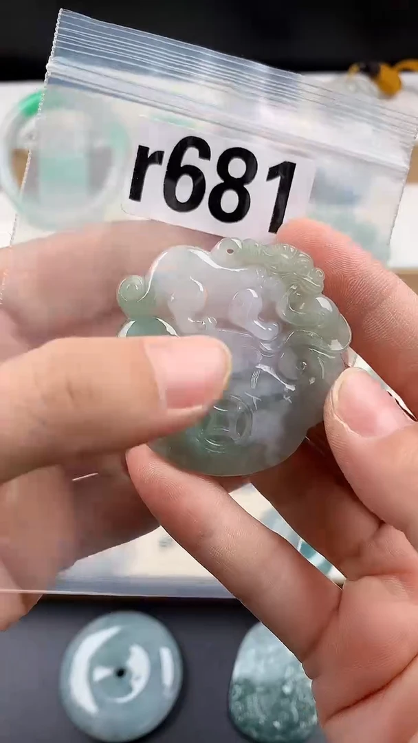 颈饰未镶嵌翡翠天然翡翠吊坠挂件