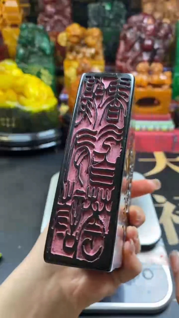 寿山石印石乌鸦皮田黄大扁章摆件