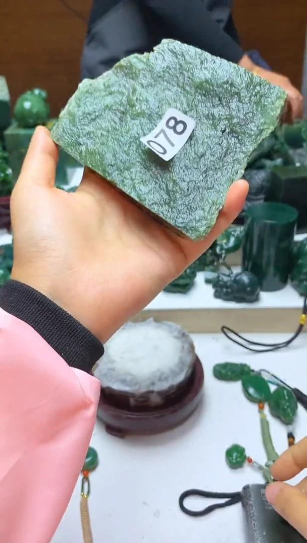 未镶嵌和田玉摆件1