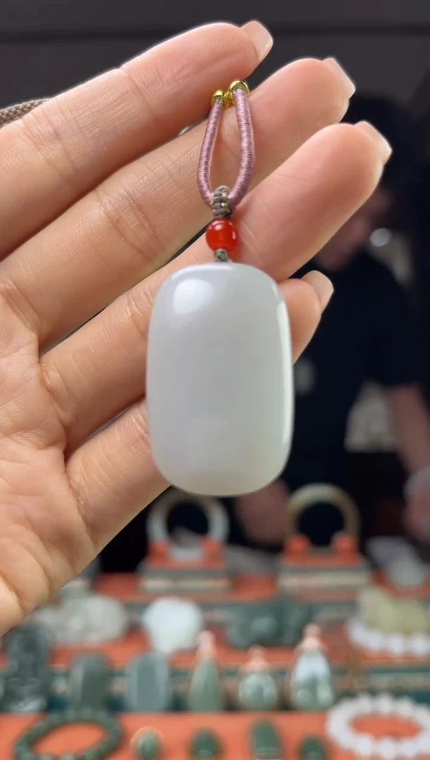 和田玉未镶嵌颈饰佩佩