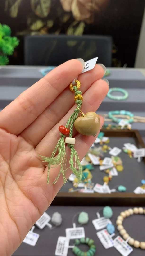 未镶嵌挂件南红玛瑙Q51
