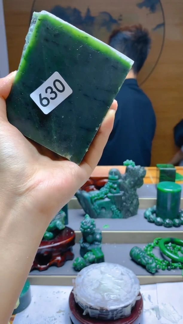 和田玉（碧玉）未镶嵌珠宝半成品1