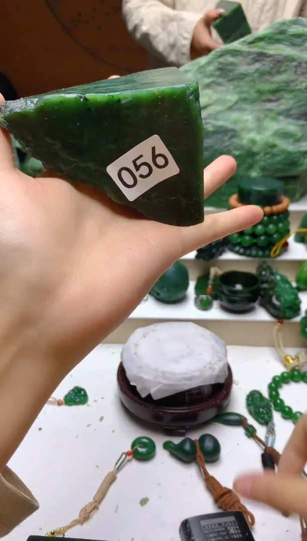 未镶嵌和田玉（碧玉）珠宝半成品1