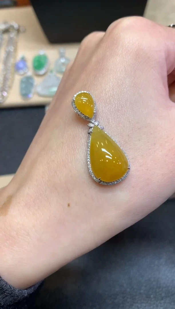 【闪购商品】翡翠颈饰18K金镶嵌水滴【无服务费】