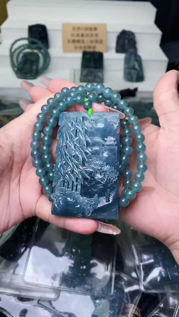 颈饰未镶嵌翡翠