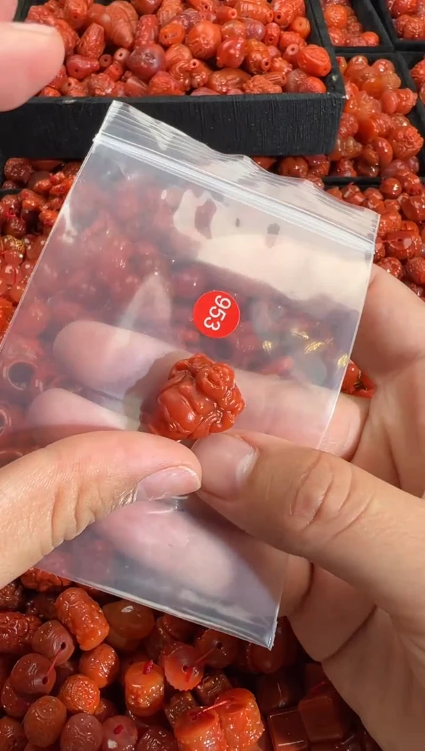 南红玛瑙未镶嵌颈饰1