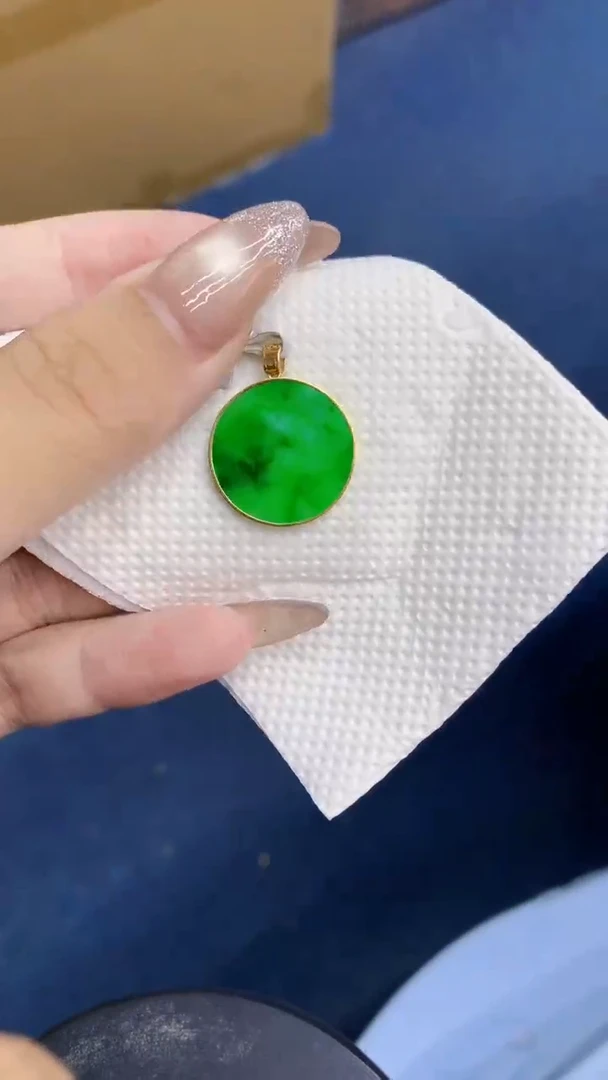 颈饰18K金镶嵌翡翠1