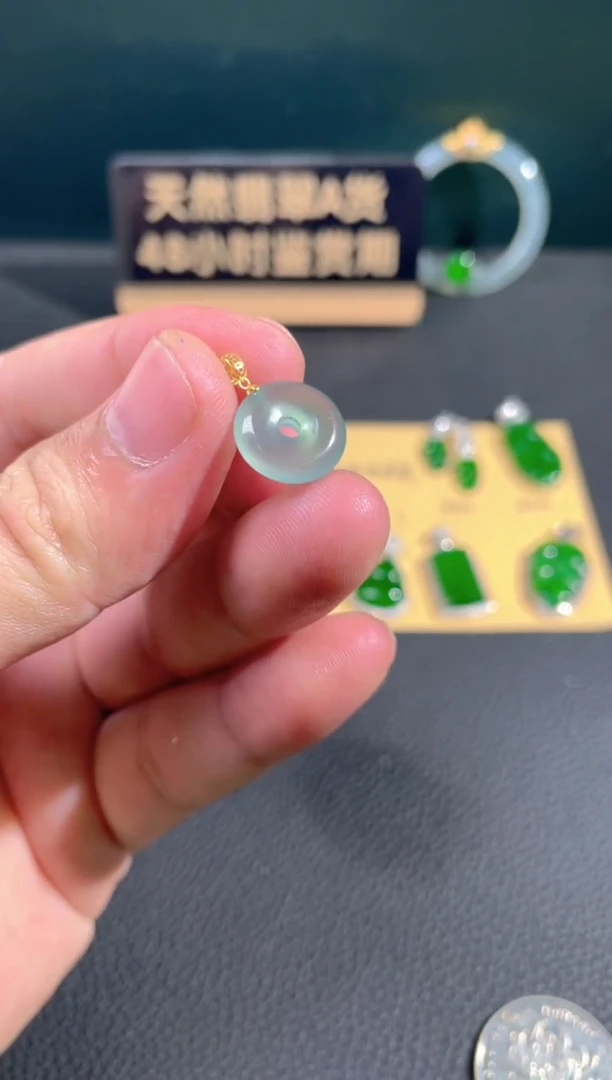 【闪购商品】翡翠颈饰18K金镶嵌翡翠