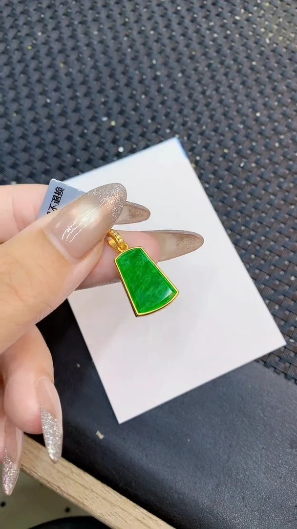 颈饰未镶嵌翡翠1