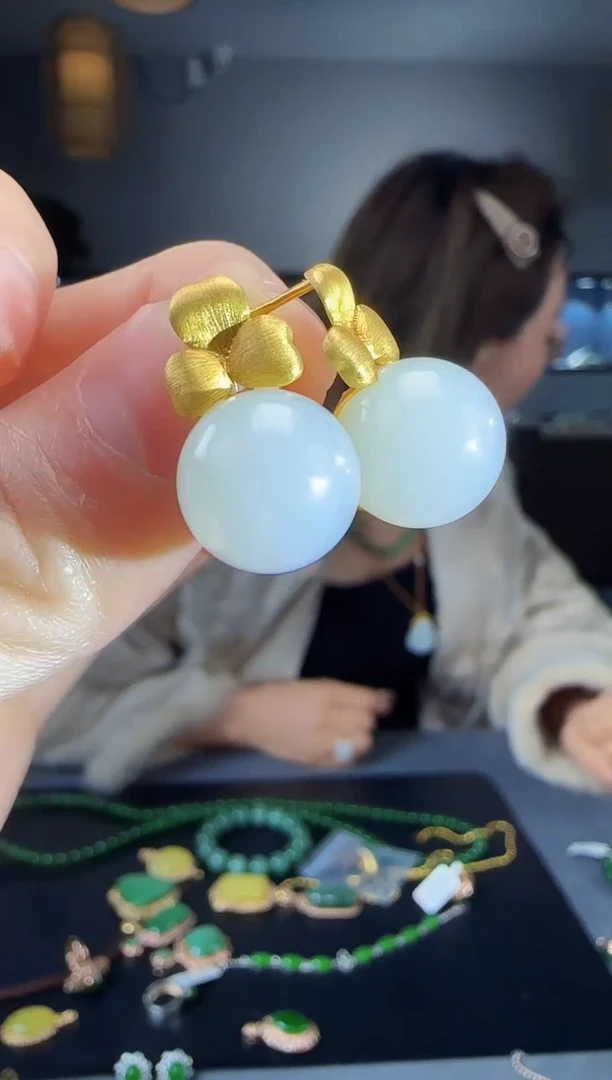 【闪购商品】和田玉耳钉18K金镶嵌1