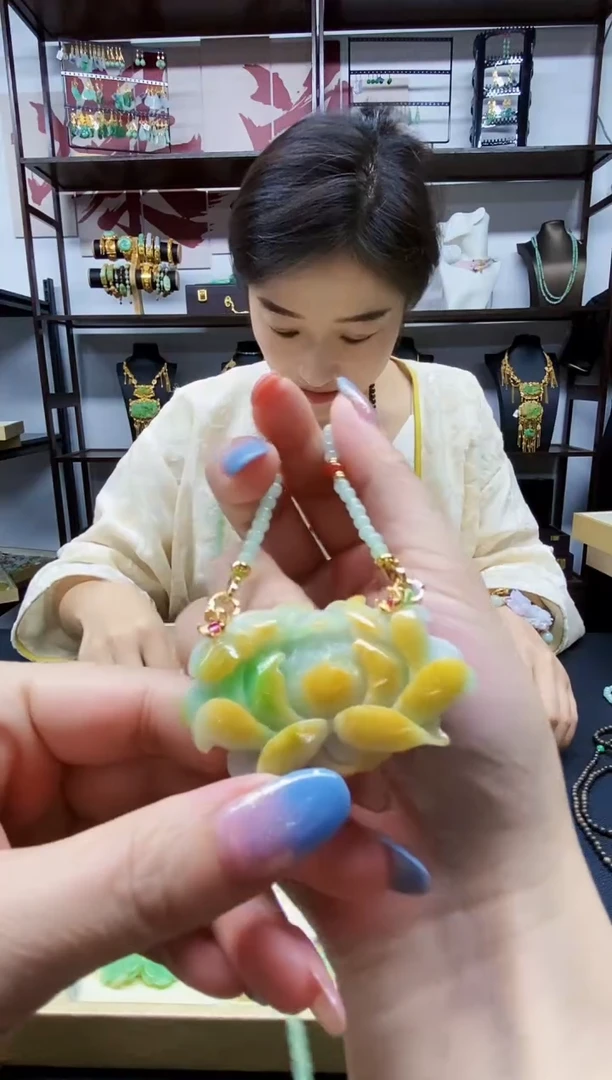 颈饰未镶嵌翡翠吊坠
