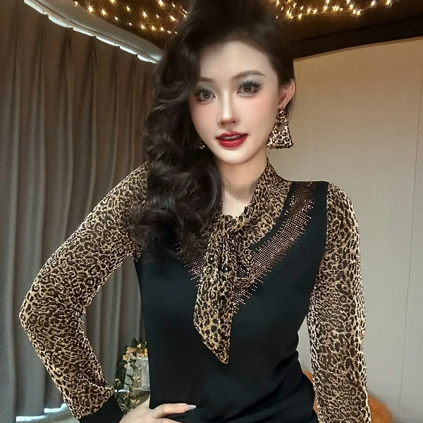 【开春新款】圆领豹纹领结爆款洋气时尚重工烫钻长袖打底衫女