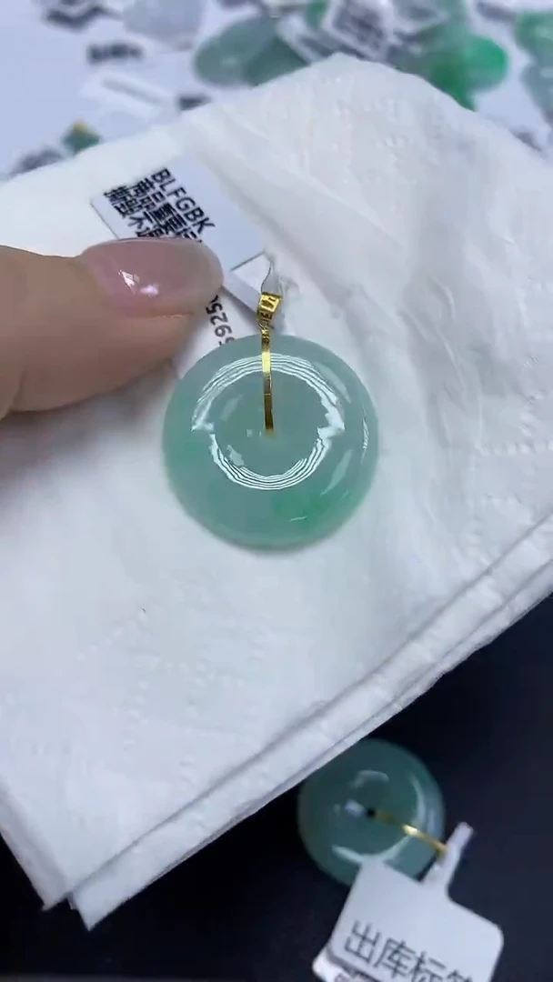 翡翠18K金镶嵌颈饰天然缅甸翡翠A货