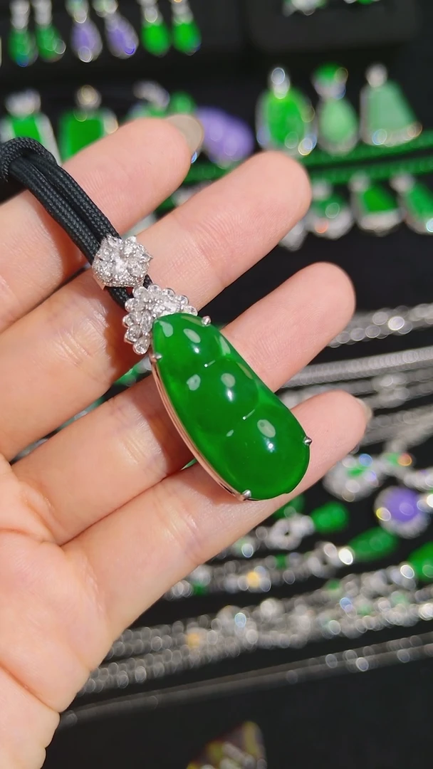 吊坠(不含链)18K金镶嵌翡翠福豆