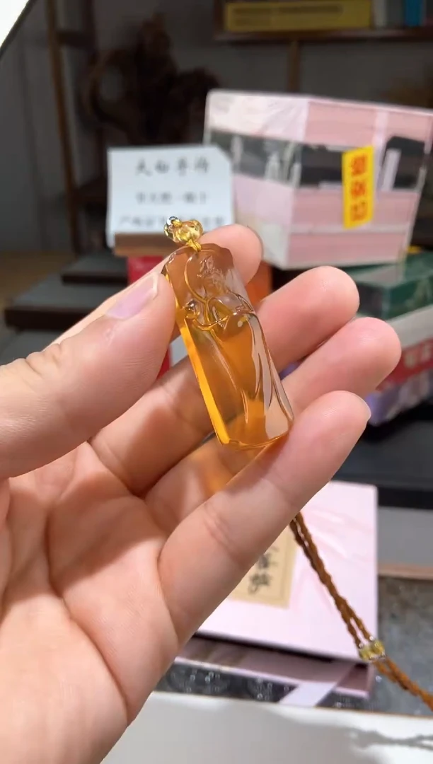 琥珀颈饰未镶嵌金蓝珀大势至