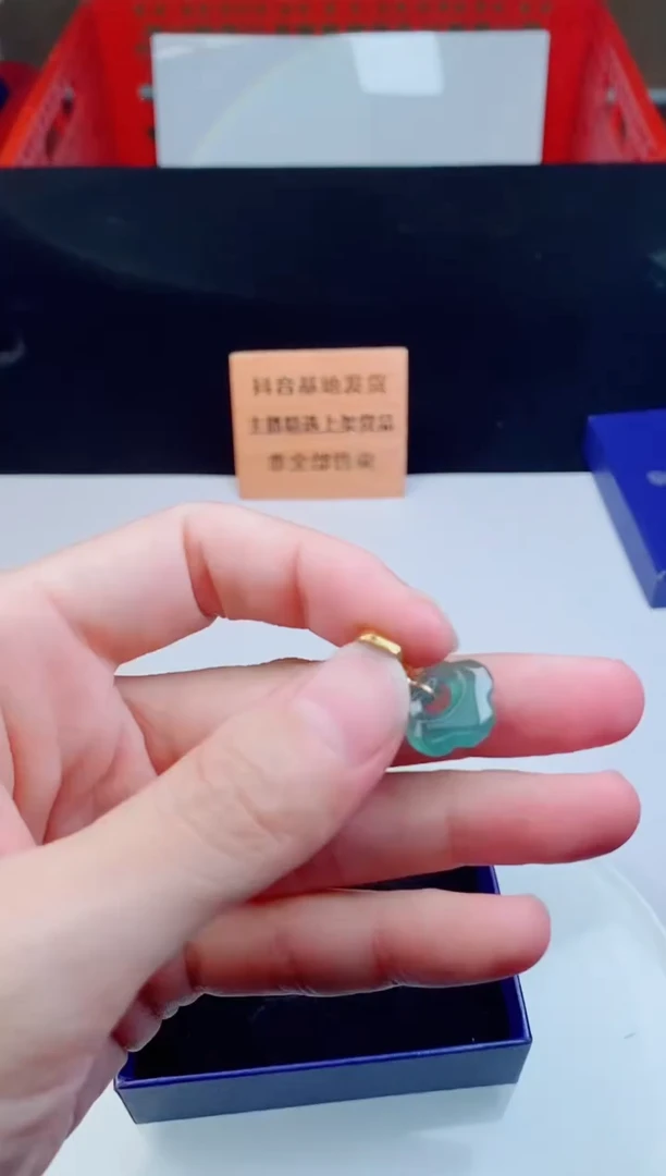 颈饰未镶嵌翡翠    ·