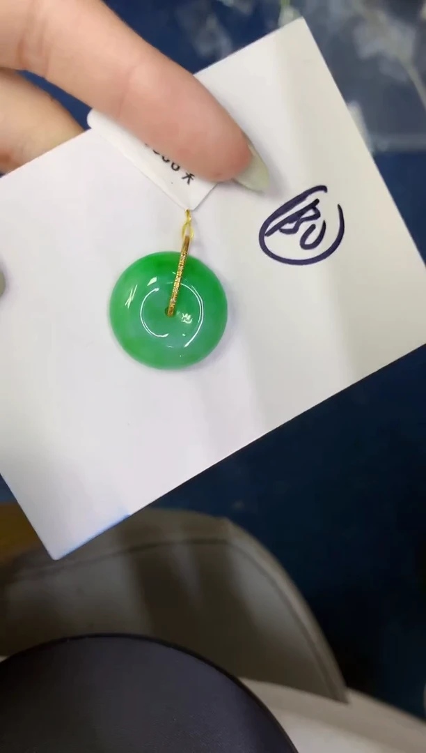 翡翠18K金镶嵌颈饰缅甸天然翡翠A货