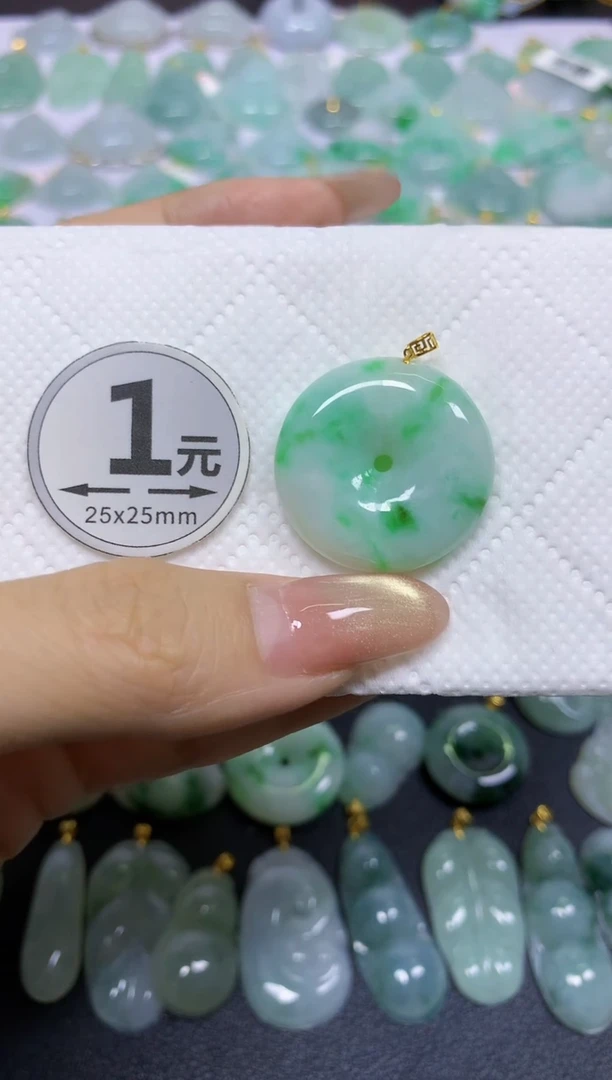 颈饰18K金镶嵌翡翠天然翡翠A货