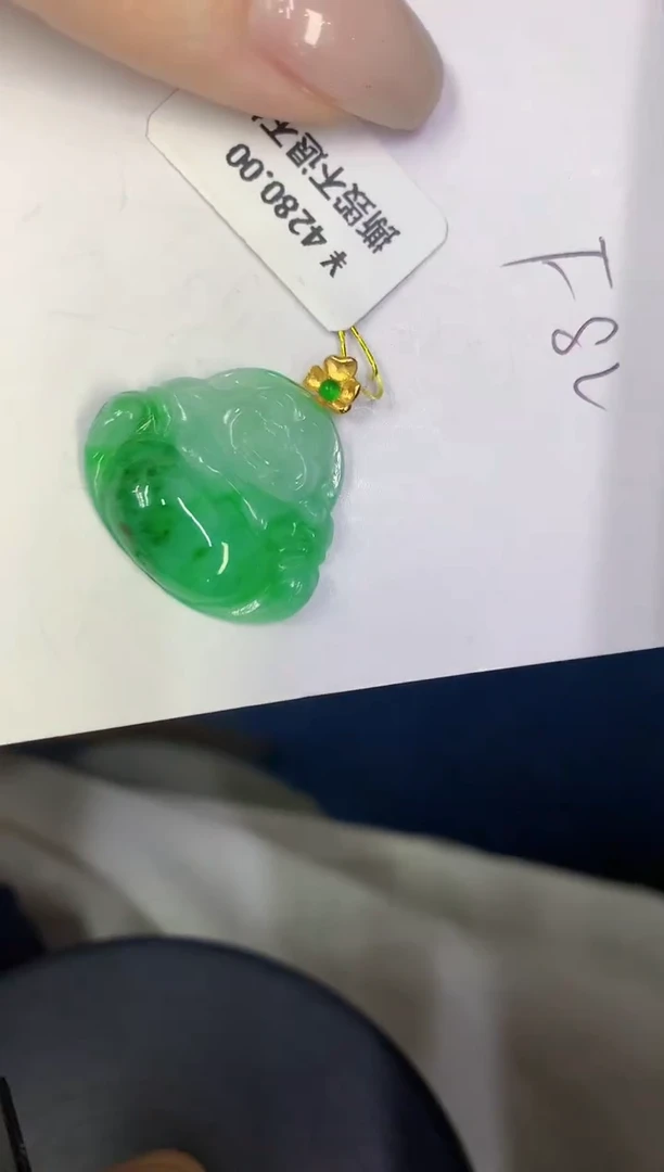 翡翠18K金镶嵌颈饰缅甸天然翡翠A货