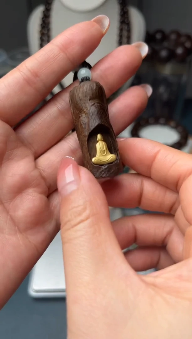 【闪购商品】沉香木吊坠白奇楠雕件