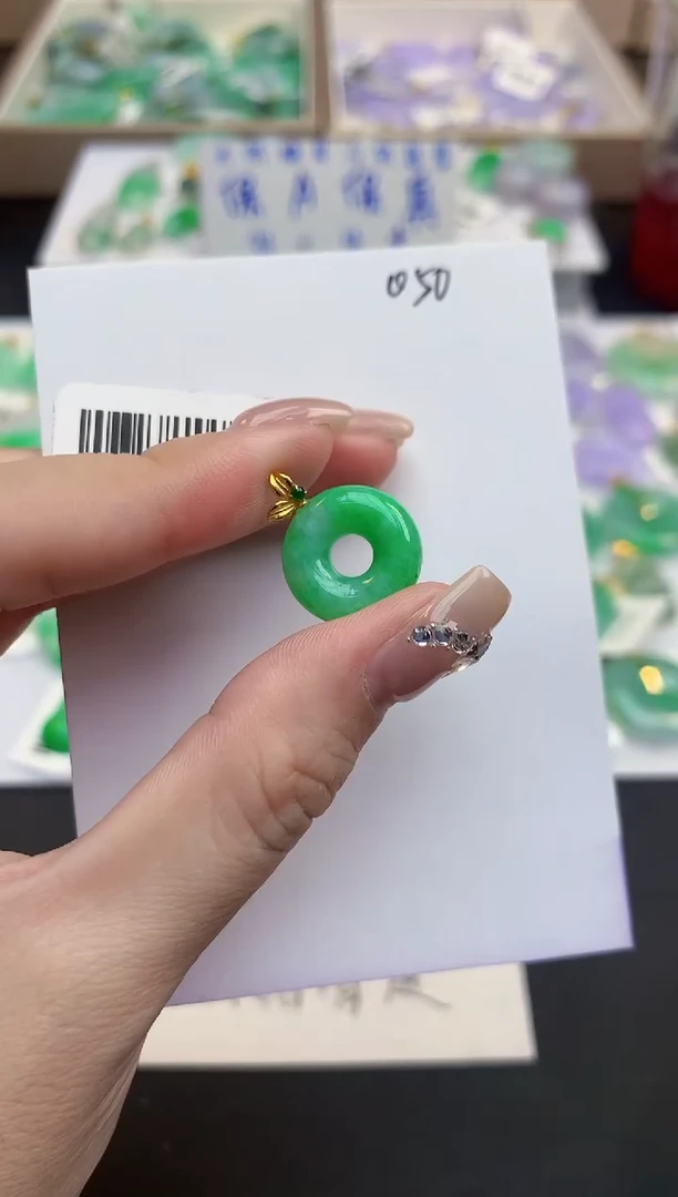 颈饰18K金镶嵌翡翠天然缅甸a货翡翠