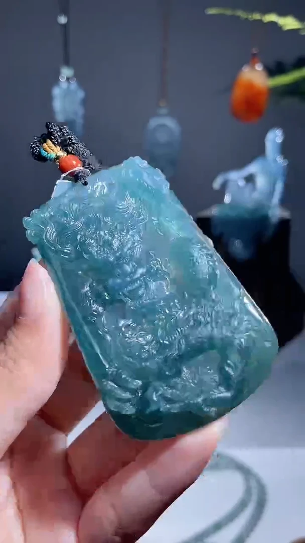 颈饰未镶嵌翡翠龙牌