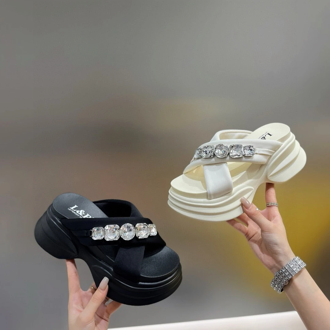 25年后空凉拖鞋女松糕鞋露趾百搭时尚厚底时装低帮水钻交叉式通勤