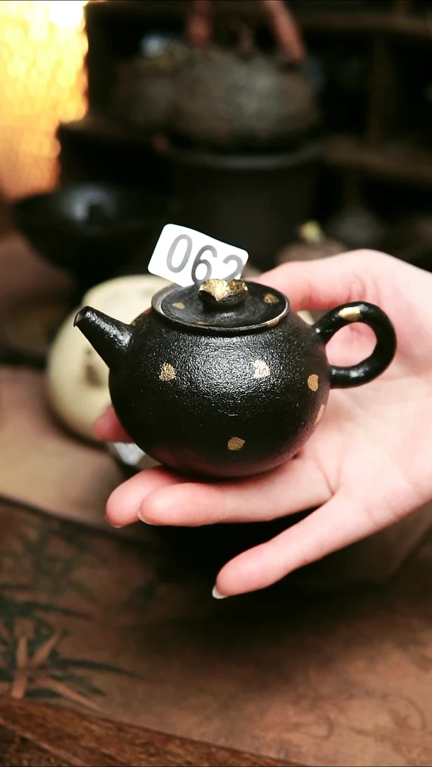 062号紫砂全手工黑金茶壶125毫升