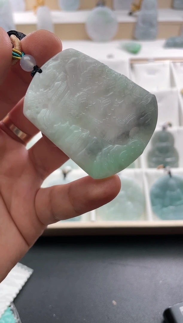 翡翠未镶嵌颈饰..../4/25/ 39