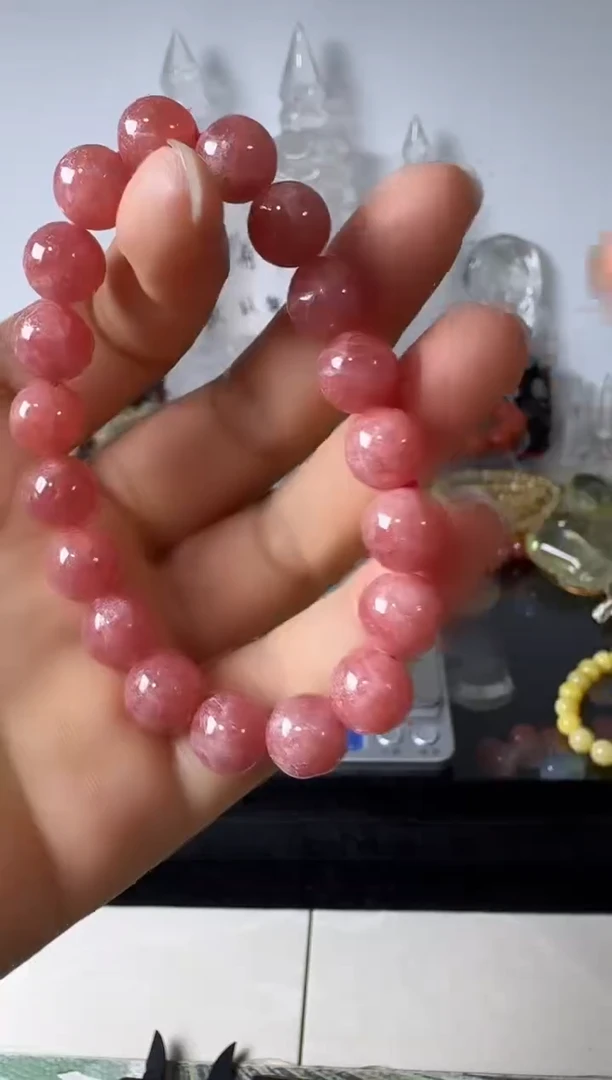 未镶嵌菱锰矿（红纹石）手链矿坑