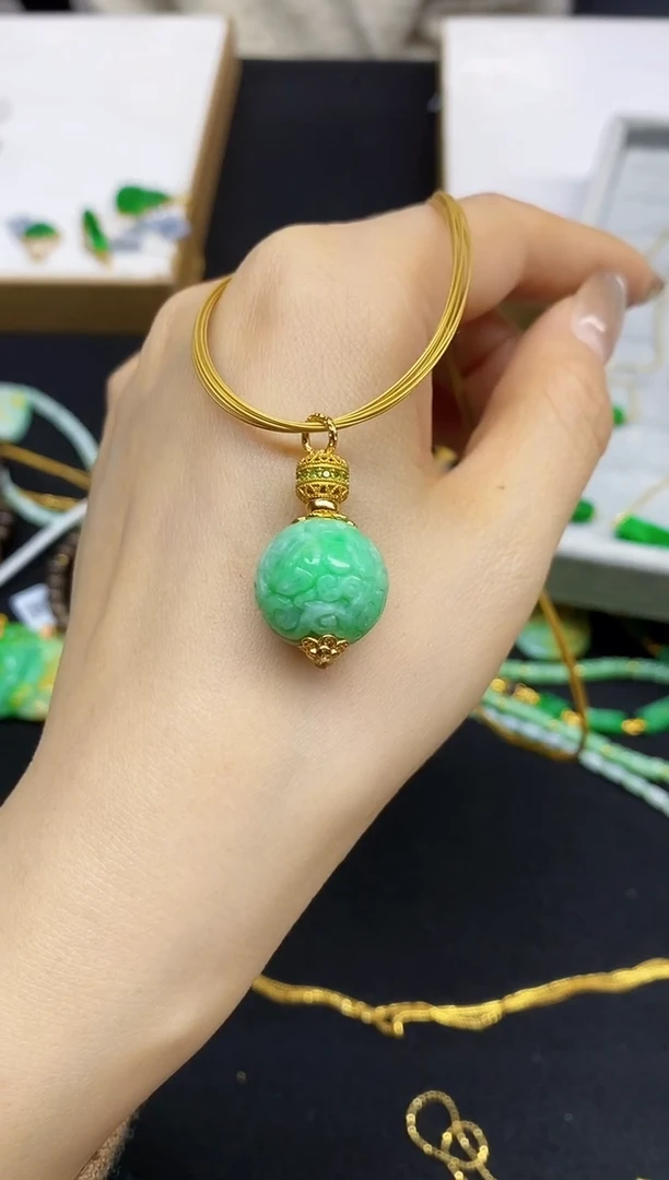 颈饰未镶嵌翡翠吊坠