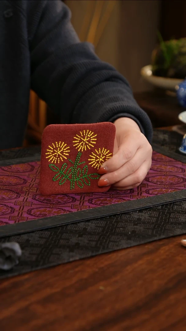 【闪购商品】织绣雏菊正方形杯垫D款