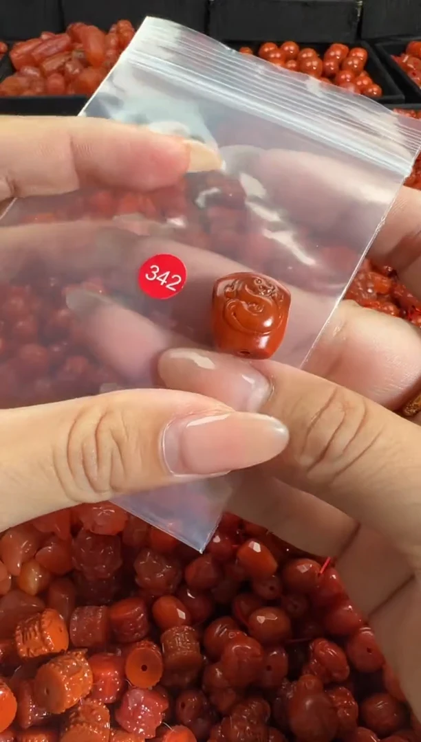 颈饰未镶嵌南红玛瑙1