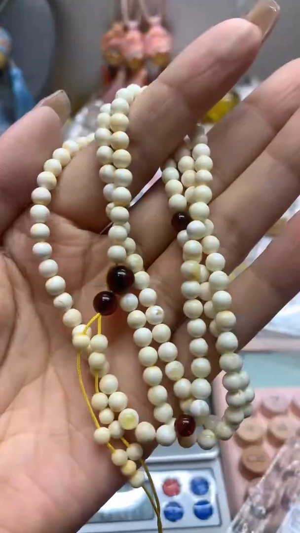 未镶嵌琥珀珠宝奇石260