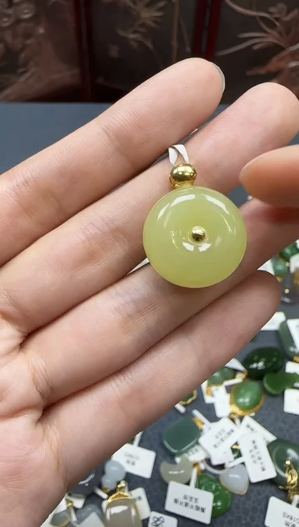 和田玉18K金镶嵌挂件1