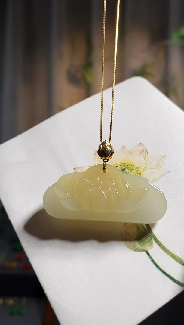 【闪购商品】和田玉颈饰18K金镶嵌，糖白荷花